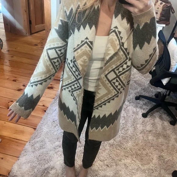 Aztec Sweater - Picture 3 of 4